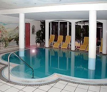 克劳森运动家庭酒店