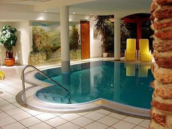 克劳森运动家庭酒店