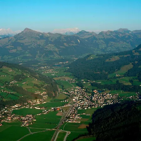 克劳森运动家庭酒店